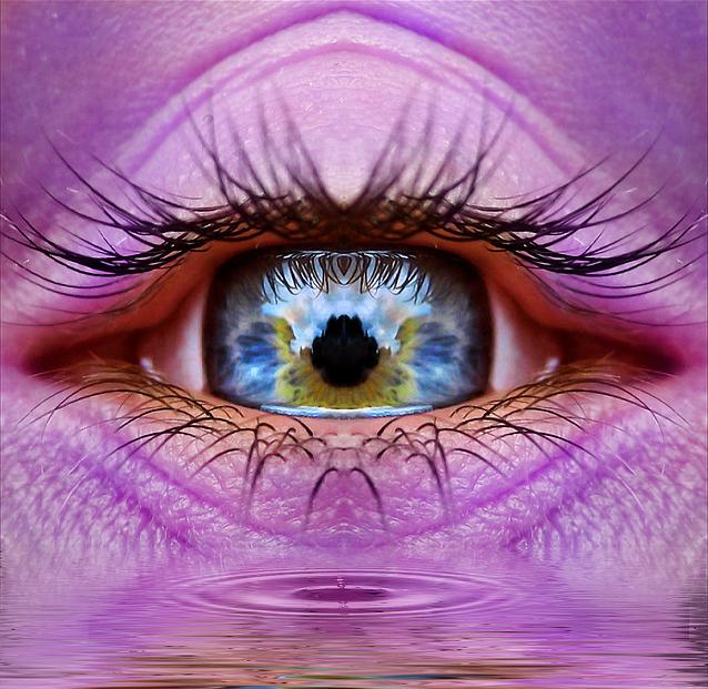 Eye photo manipulation