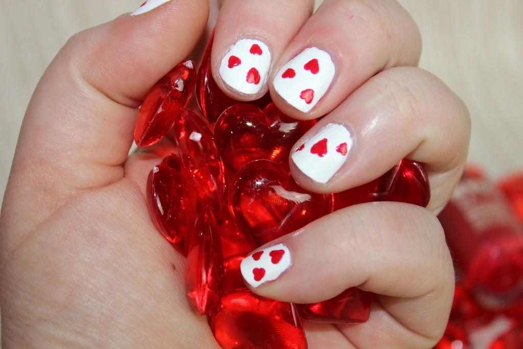 60 Incredible Valentine's Day Nail Art Designs 3 Valentine-Day-Nail-Art-012