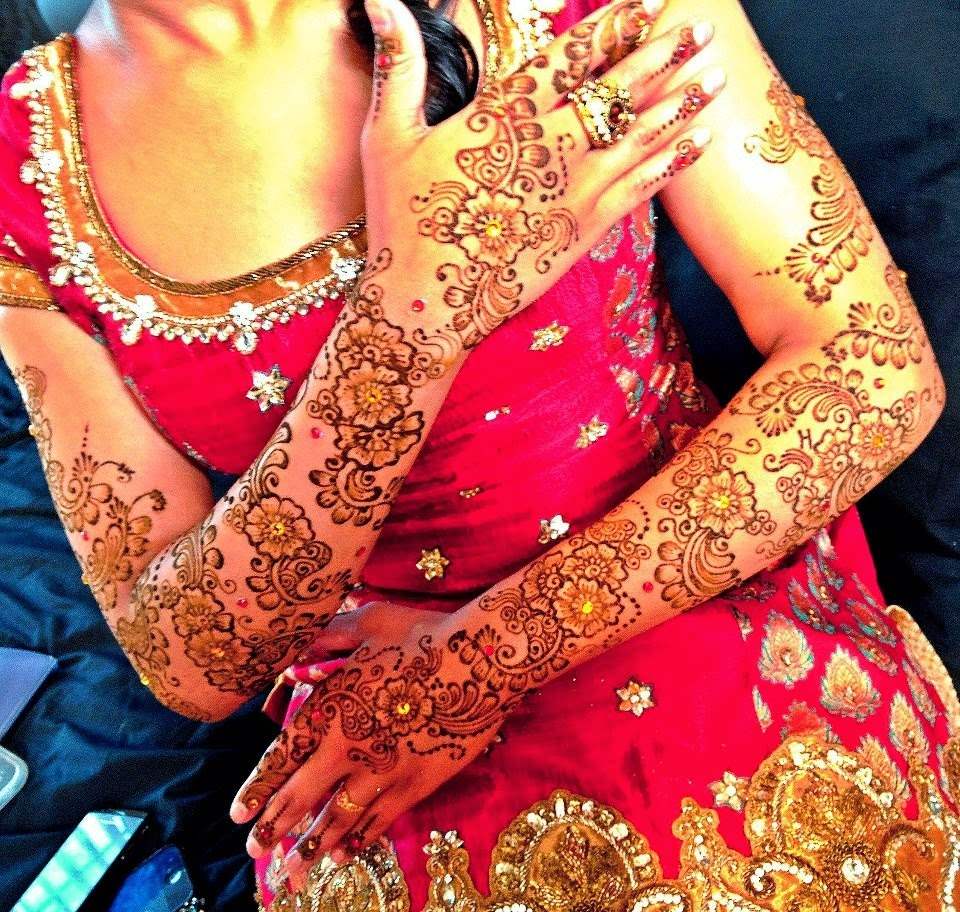 Beautiful-Stylish-Henna-Design-For-Bridal-2015-8