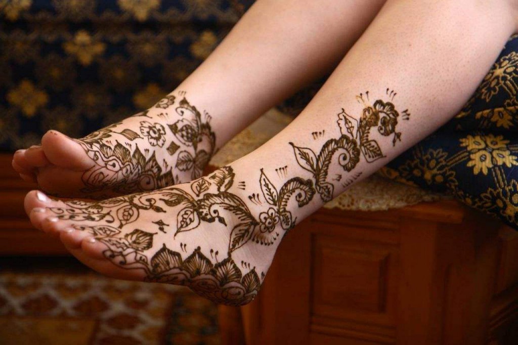 henna-tattoo-designs-on-foot-54bf50bf10cfa