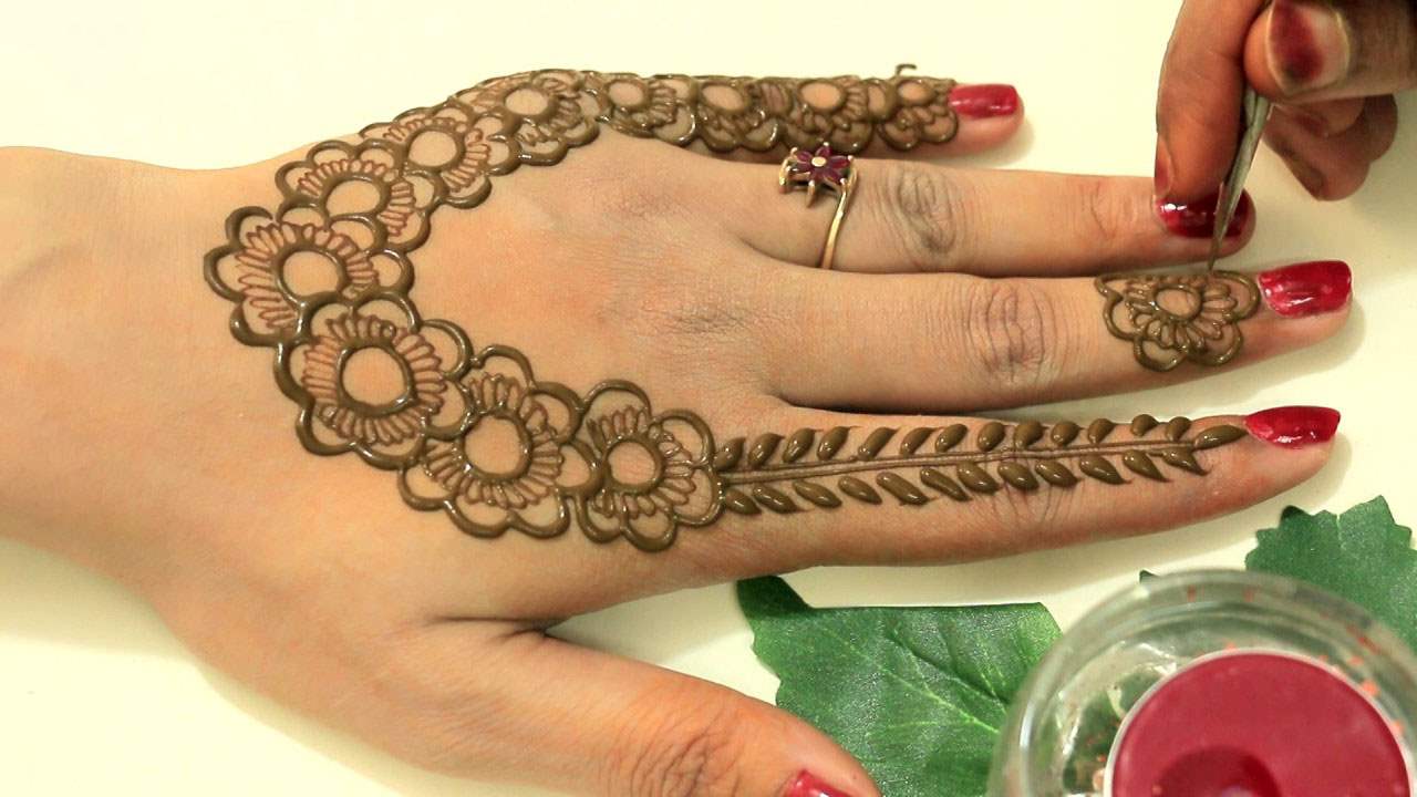 Latest Updated 60+ Simple and Easy Mehndi Designs for ...